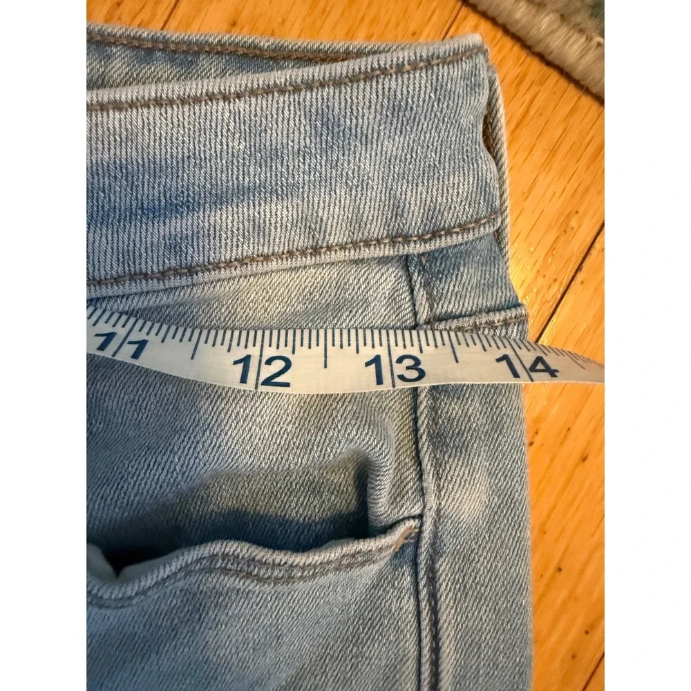 Old Navy High-Rise‎ Wow Flare Jeans Light Wash Size 4 Women's Denim